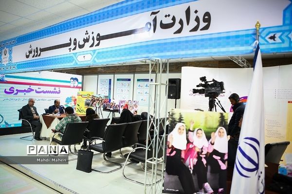 نشست خبری غلامرضا کریمی، به مناسبت چهلمین سالگرد پیروزی انقلاب اسلامی ایران