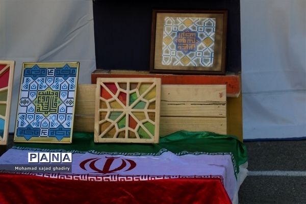 بازدید از نمایشگاه دست‌آورد‌های دانش‌آموزان منطقه 12 آموزش و پرورش شهر تهران