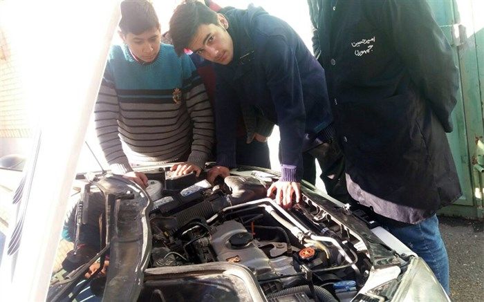 تعمیر خودروی پژو 206 توسط دانش آموزان   هنرستان  شهید پاسیار + عکس