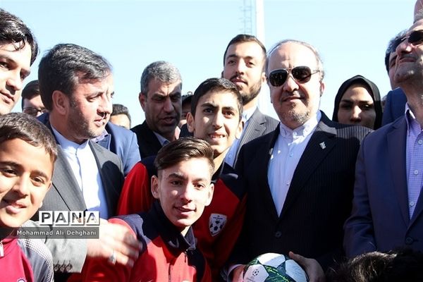 افتتاح دو پروژه ورزشی  دربهارستان با حضور وزیر ورزش و جوانان