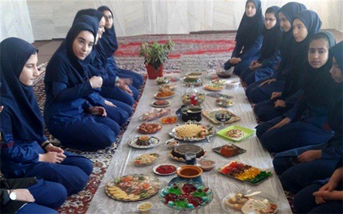برگزاری جشنواره غذا در مدرسه راه زینب