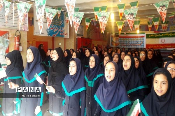 بازدید رئیس سازمان دانش‌آموزی استان همدان از تمرین سرود 1357 نفری در مدارس