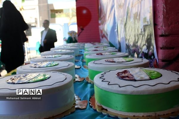 پخت چهل کیک به‌مناسبت چهلمین سالگرد انقلاب در مدرسه شمس یک ناحیه یک اهواز