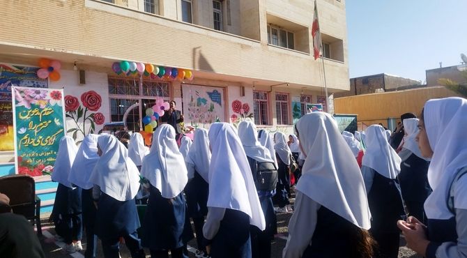 جشن بازگشایی مدارس در منطقه زرین آباد 