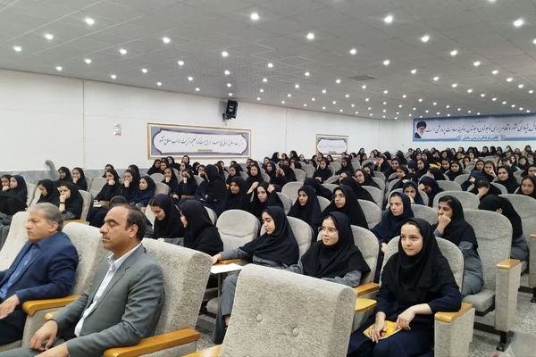 برگزاری همایش ویژه دانش آموزان کنکوری در خلیل آباد 