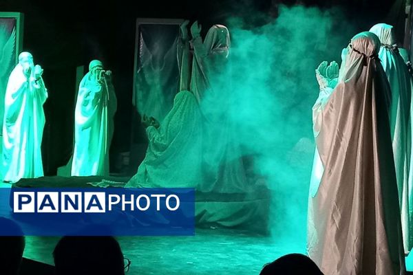 «روایت زمان»؛ هنرنمایی تئاتری در ستایش شهدا روی صحنه فرهنگسرای رازی ورامین