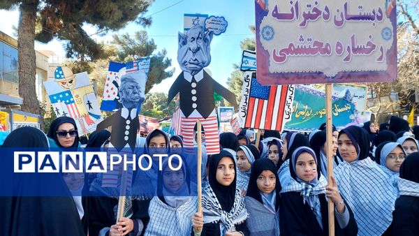 حماسه حضور نوجوانان تربت‌حیدریه در روز دانش‌آموز