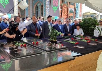 شهدا سرمایه‌های معنوی و هدایتگر جامعه‌اند