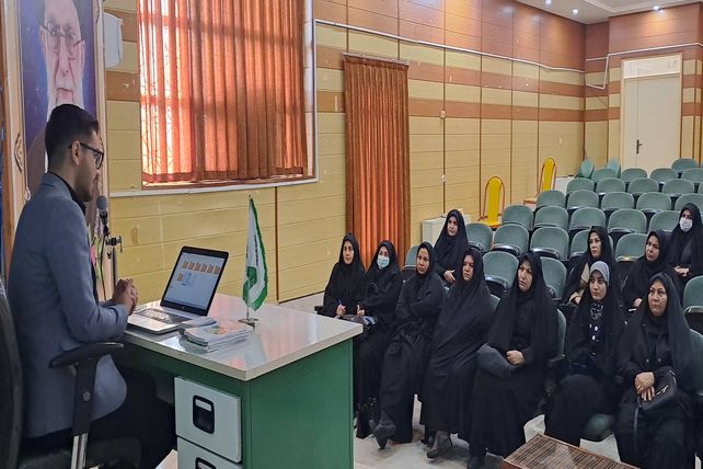 طرح فرهنگی آموزشی معلم زمینه ساز در منطقه زرین آباد 