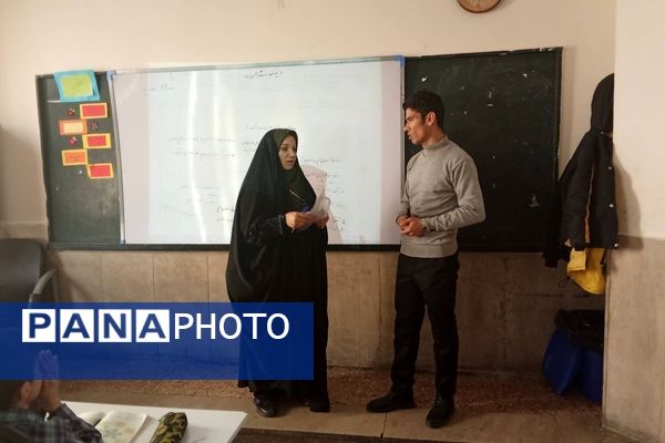 بازدید مسئولان وزارتی آموزش و پرورش شهرستان‌های تهران از مدرسه شهید رجایی شهر قدس 