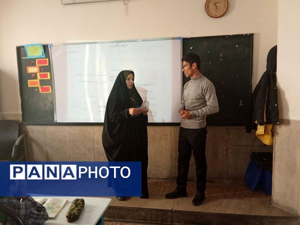 بازدید مسئولان وزارتی آموزش و پرورش شهرستان‌های تهران از مدرسه شهید رجایی شهر قدس 