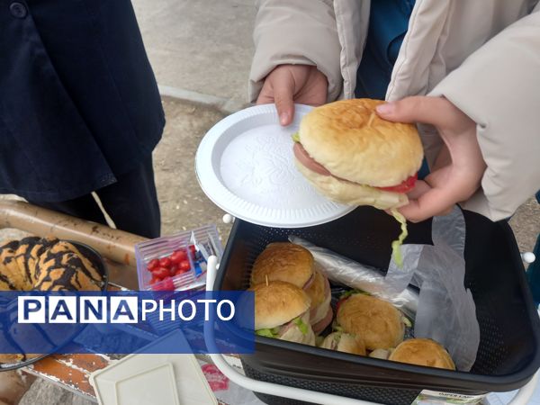 بازارچه درون مدرسه‌ای در مدرسه فاطمیه شهرستان شیروان