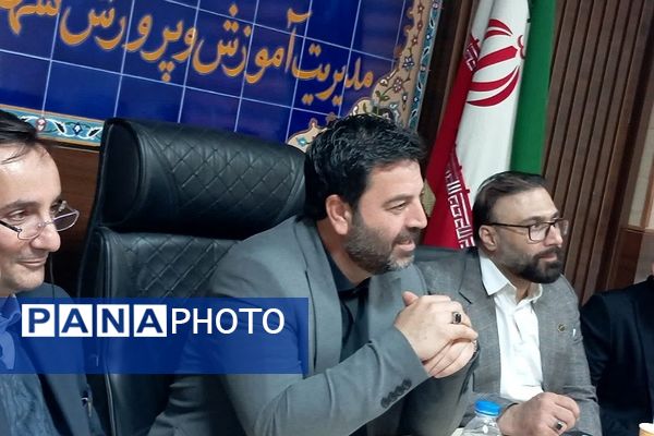 آیین تجلیل از پژوهشگران و فناوران برتر آموزش و پرورش ورامین 