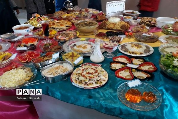 برپایی جشنواره غذای سالم در دبستان قرآنی مائده منطقه خزل