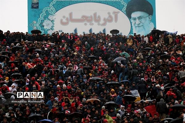 دیدار تیم‌های استقلال تهران و تراکتورسازی تبریز