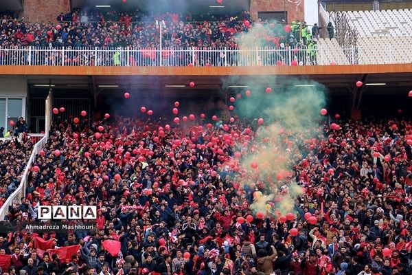 دیدار تیم‌های استقلال تهران و تراکتورسازی تبریز