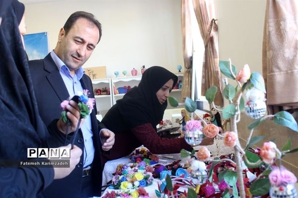 افتتاح نمایشگاه کارآفرینی دانش‌آموزان با نیازهای  ویژه دبستان و دبیرستان پیوند ناحیه 2 تبریز