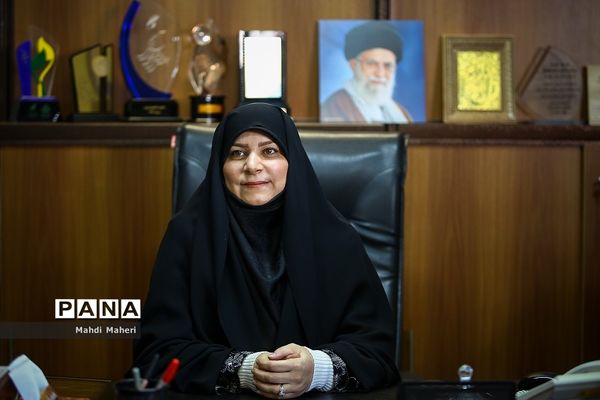 دیدار  قائم مقام وزیر آموزش و پرورش با بستگان فرهنگی شهدا در روز تکریم همسران و مادران شهدا