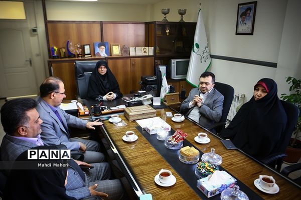دیدار  قائم مقام وزیر آموزش و پرورش با بستگان فرهنگی شهدا در روز تکریم همسران و مادران شهدا
