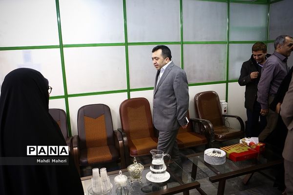 دیدار  قائم مقام وزیر آموزش و پرورش با بستگان فرهنگی شهدا در روز تکریم همسران و مادران شهدا
