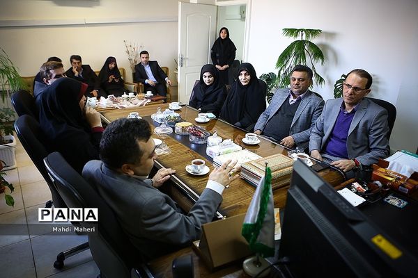 دیدار  قائم مقام وزیر آموزش و پرورش با بستگان فرهنگی شهدا در روز تکریم همسران و مادران شهدا