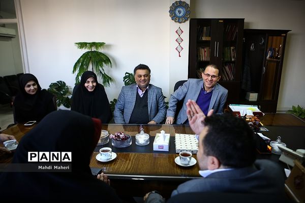 دیدار  قائم مقام وزیر آموزش و پرورش با بستگان فرهنگی شهدا در روز تکریم همسران و مادران شهدا
