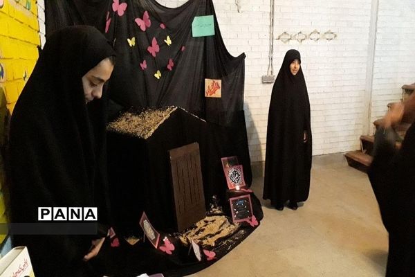 برپایی نمایشگاه 40 سالگی انقلاب در مدرسه دخترانه شهیده خوانساری همدان