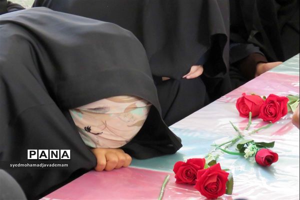 دانش‌آموزان میزبان شهدای گمنام