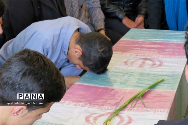 دانش‌آموزان میزبان شهدای گمنام