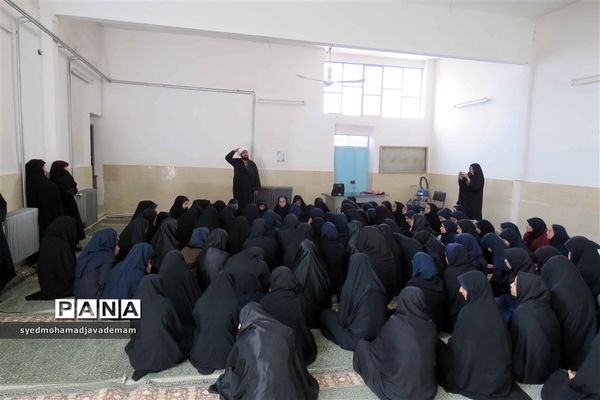 دانش‌آموزان میزبان شهدای گمنام