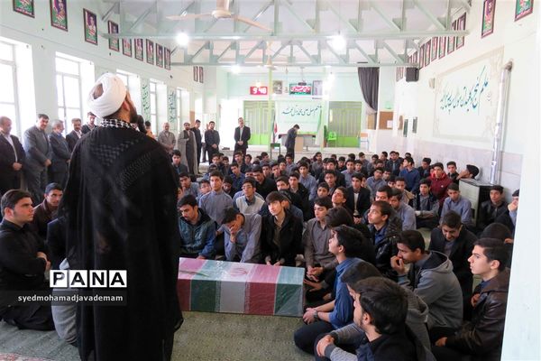 دانش‌آموزان میزبان شهدای گمنام