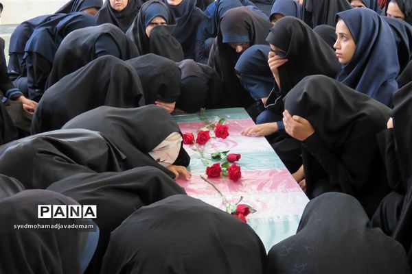 دانش‌آموزان میزبان شهدای گمنام