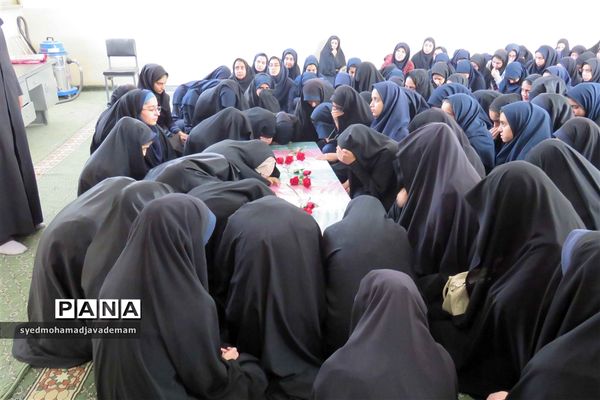 دانش‌آموزان میزبان شهدای گمنام