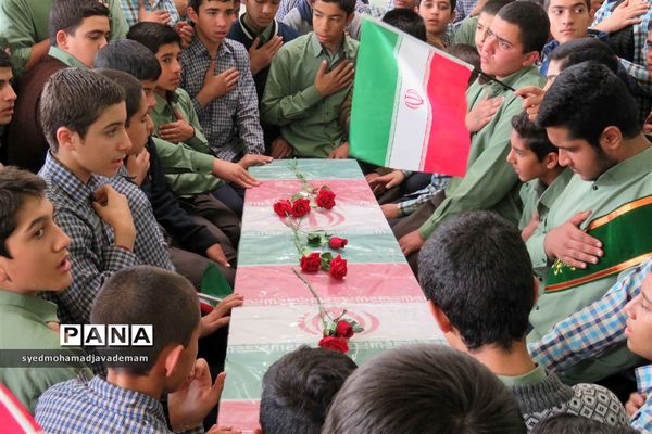 دانش‌آموزان میزبان شهدای گمنام