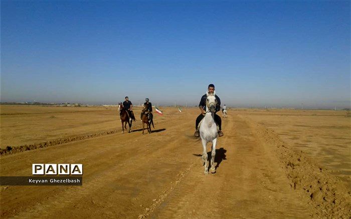 مسابقات  اسب دوانی  استانی  به مناسبت دهه مبارک فجر در بخشداری مرکزی شهرستان امیدیه برگزار شد