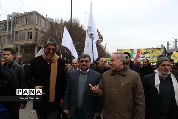 حضور مسئولان آموزش و پرورش خراسان رضوی در راهپیمایی 22 بهمن مشهد