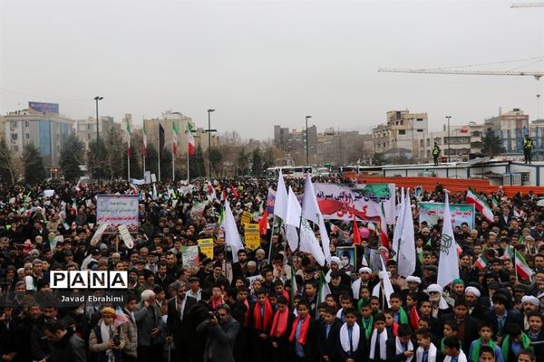 حضور مسئولان آموزش و پرورش خراسان رضوی در راهپیمایی 22 بهمن مشهد