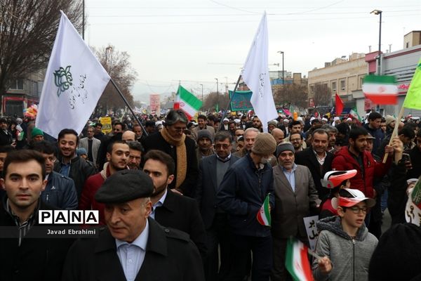 حضور مسئولان آموزش و پرورش خراسان رضوی در راهپیمایی 22 بهمن مشهد