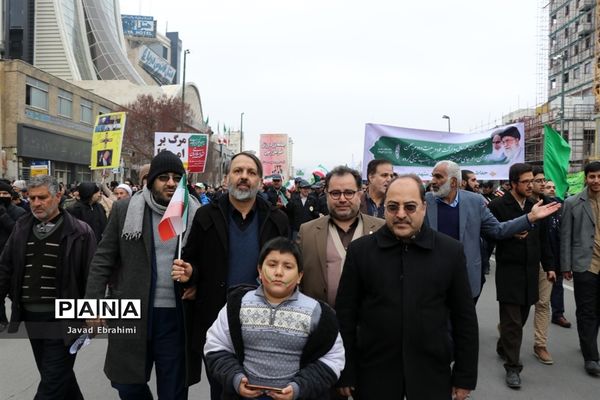 حضور مسئولان آموزش و پرورش خراسان رضوی در راهپیمایی 22 بهمن مشهد