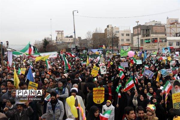 حضور مسئولان آموزش و پرورش خراسان رضوی در راهپیمایی 22 بهمن مشهد