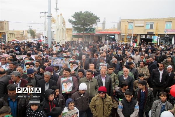 راهپیمایی باشکوه مردم اردستان در ۲۲ بهمن