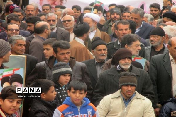 راهپیمایی باشکوه مردم اردستان در ۲۲ بهمن