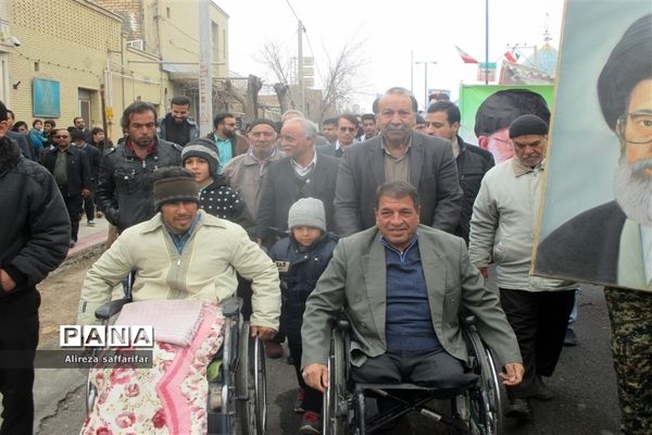 راهپیمایی باشکوه مردم اردستان در ۲۲ بهمن