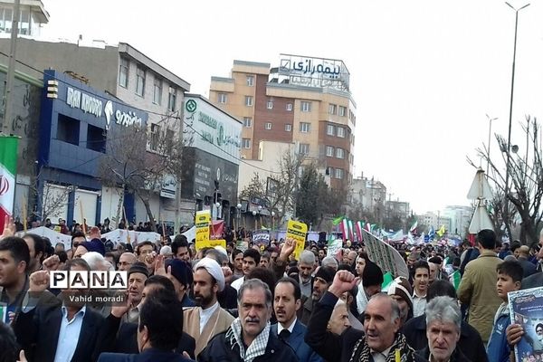 حضور مردم در راهپیمایی 22 بهمن