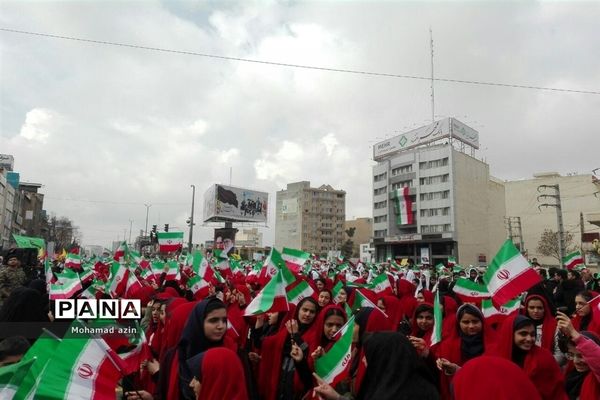 حضور تشکل‌های دانش‌آموزی در راهپیمایی 22 بهمن
