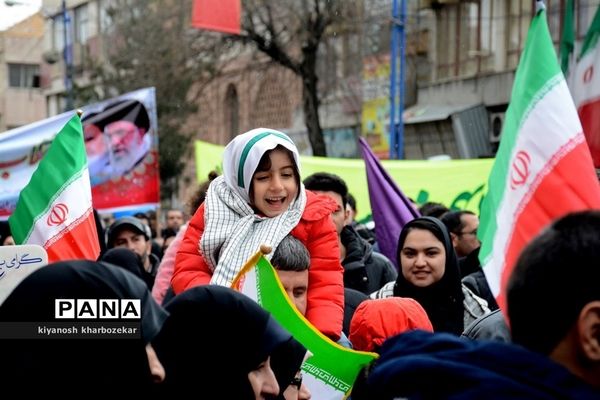 حضور پرشور مردم ارومیه در راهپیمایی 22 بهمن