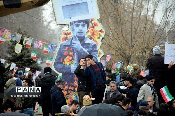 حضور پرشور مردم ارومیه در راهپیمایی 22 بهمن