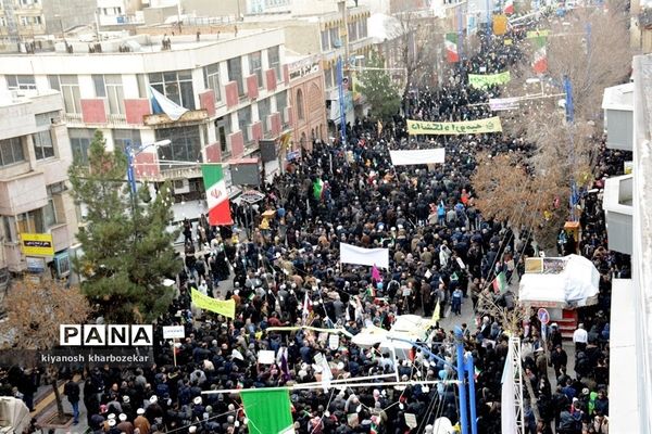 حضور پرشور مردم ارومیه در راهپیمایی 22 بهمن