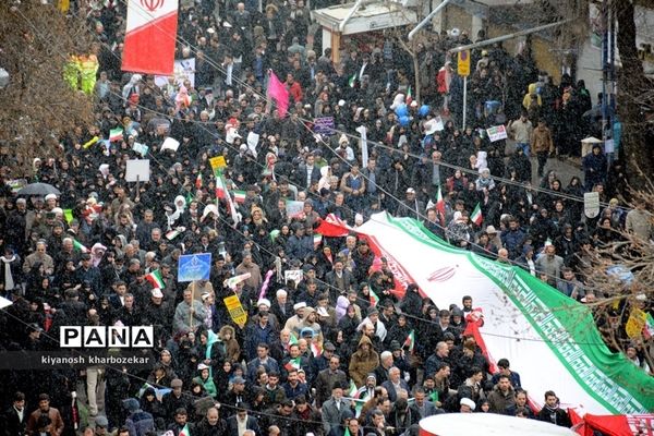 حضور پرشور مردم ارومیه در راهپیمایی 22 بهمن