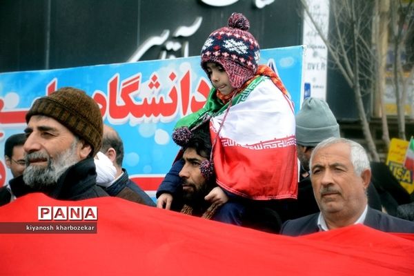 حضور پرشور مردم ارومیه در راهپیمایی 22 بهمن